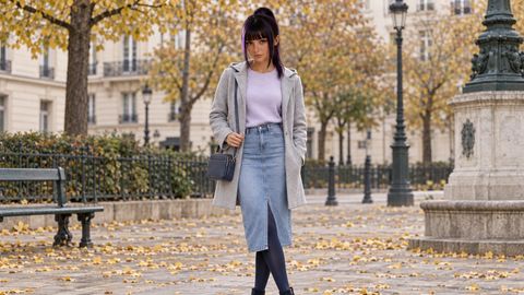 Illustration IA : Eva porte la tenue accessible de palette Été, lilas et denim délavé, dans un décor parisien automnal.